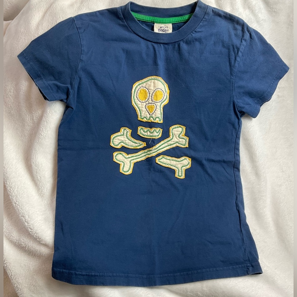 Mini Boden Skull  Cross Bones Applique Tee Sz 9-10